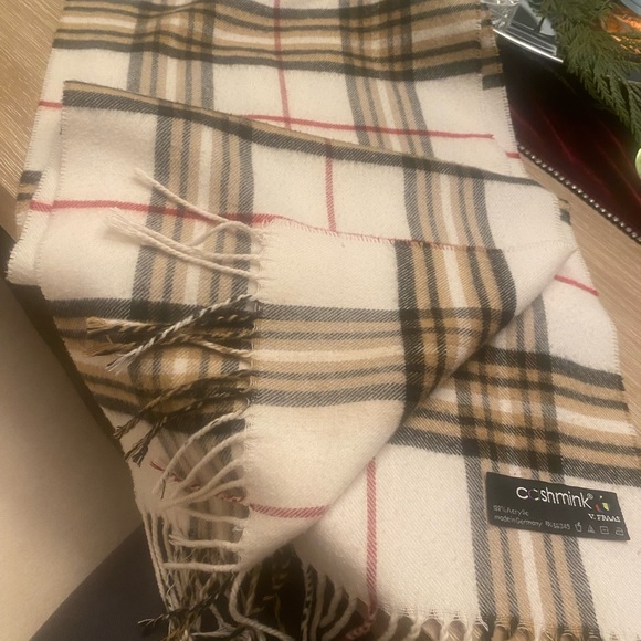 V. FRAAS Accessories - Absolutely Gorgeous, V.FRAAS SCARF! Made in Germany!